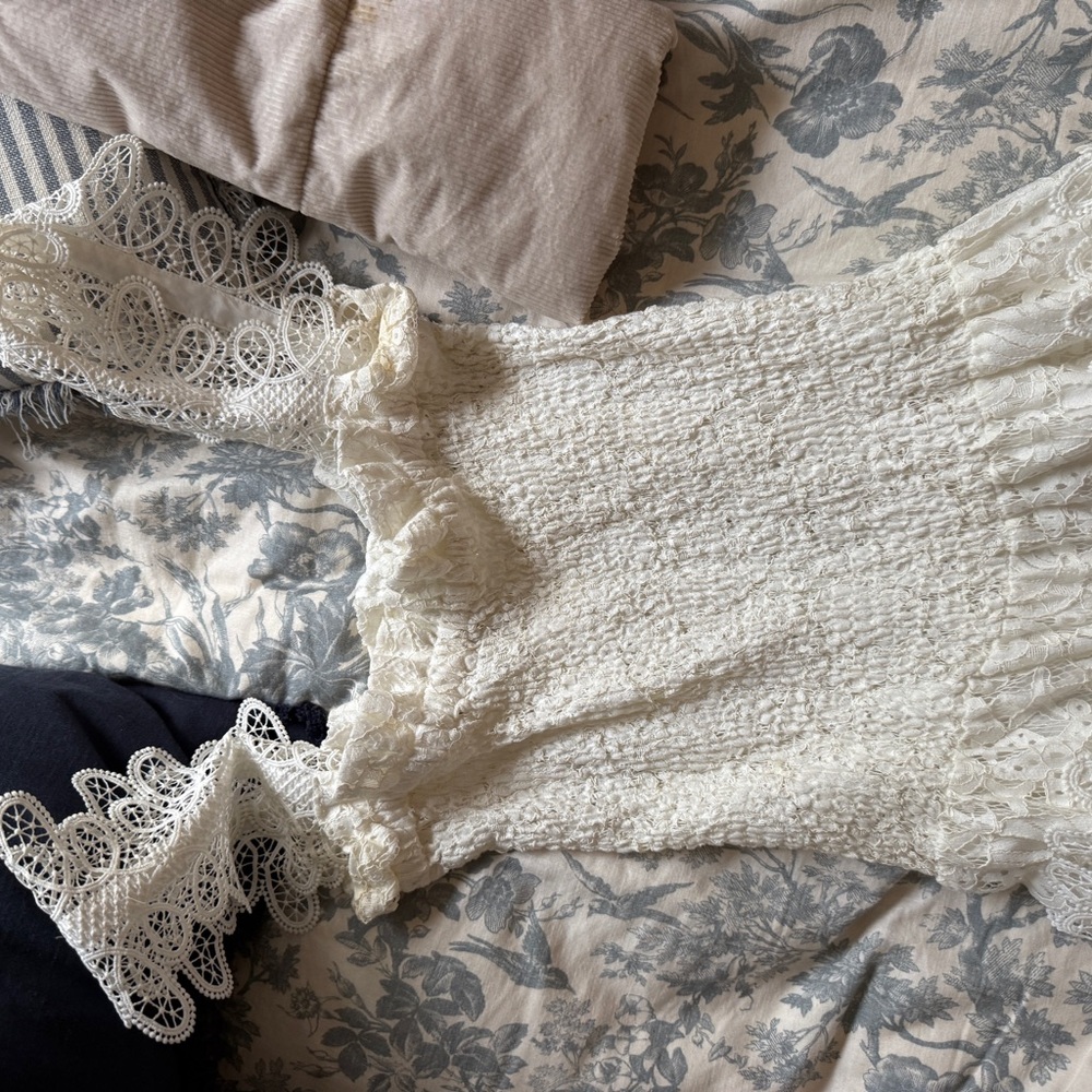 Waimari Lace dress